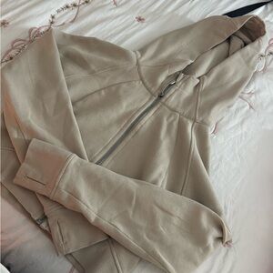 lululemon cropped scuba